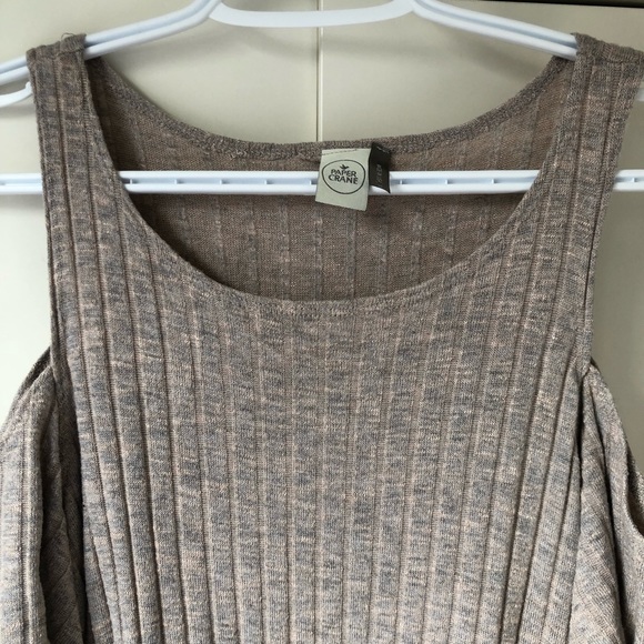 Paper crane cut out shoulder top - Picture 3 of 3